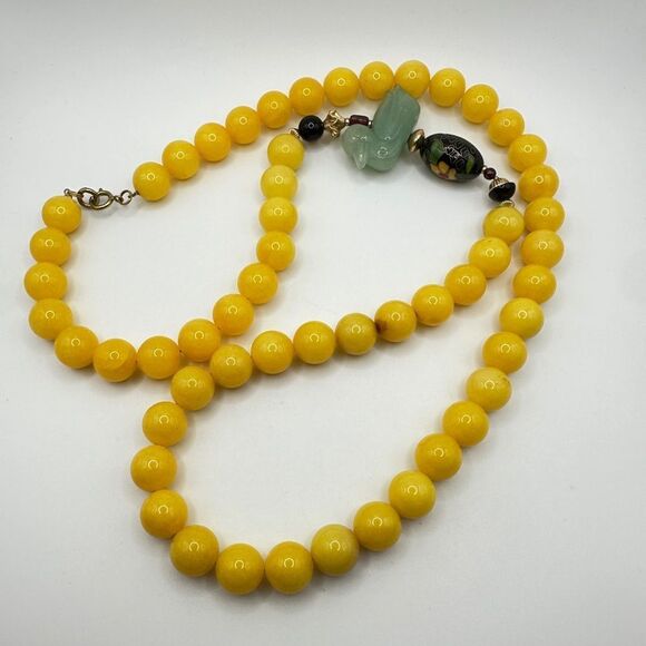 34" of yellow jade beads with accent green nephrite jade duck, necklace! - Picture 10 of 14